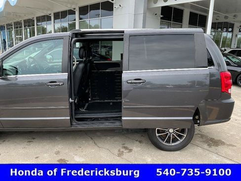 Used 2017 Dodge Grand Caravan SXT FWD image 15