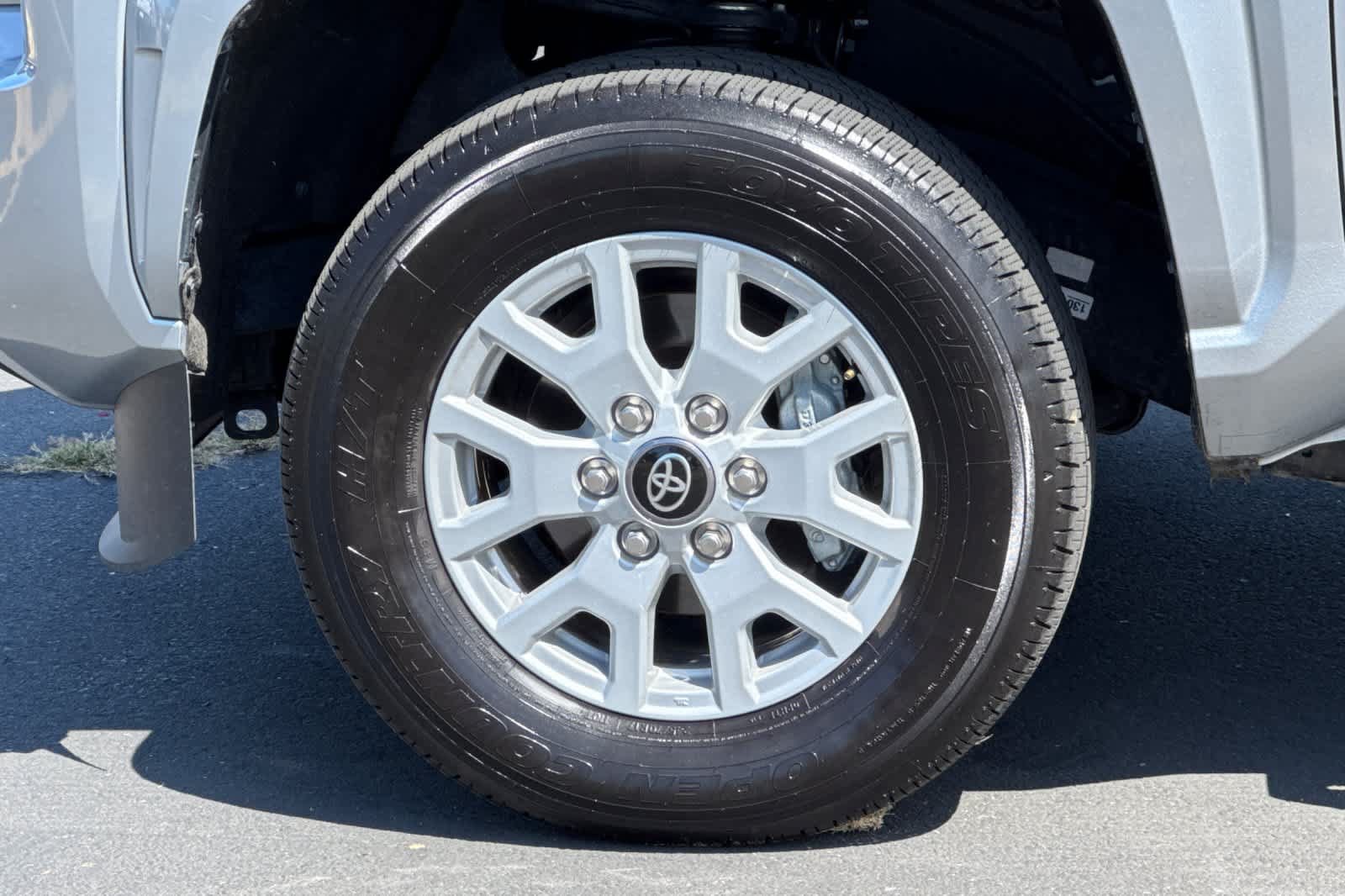 Used 2025 Toyota Tacoma SR5 AWD/4WD image 25