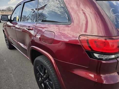 Used 2017 Jeep Grand Cherokee Altitude image 6