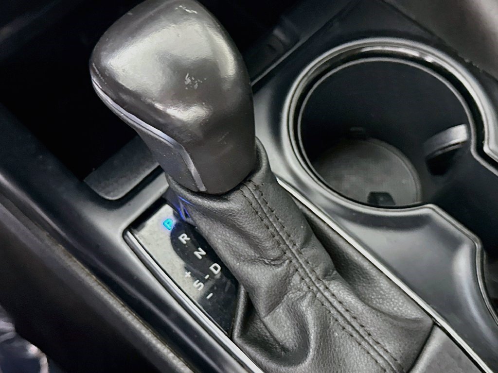 Used 2020 Toyota Camry SE FWD image 19
