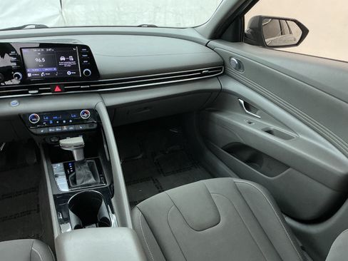 Used 2022 Hyundai Elantra SEL w/ Convenience + Premium Package FWD image 27