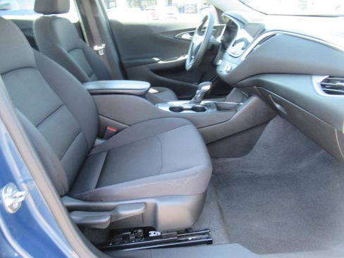 Used 2025 Chevrolet Malibu LT FWD image 11