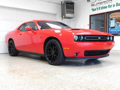 Used 2015 Dodge Challenger R/T Plus RWD image 3