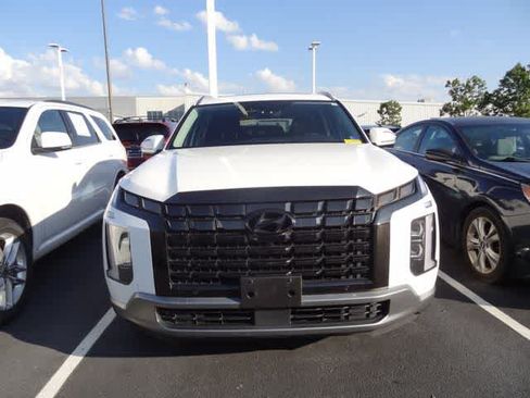 Used 2023 Hyundai Palisade SEL w/ Premium Package AWD/4WD image 2