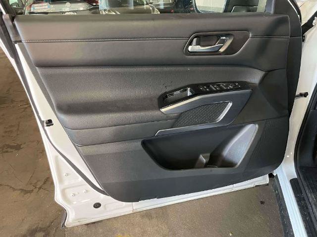 Certified 2025 Nissan Pathfinder SL AWD/4WD image 18