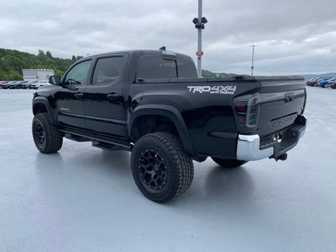 Used 2019 Toyota Tacoma TRD Off-Road AWD/4WD image 6