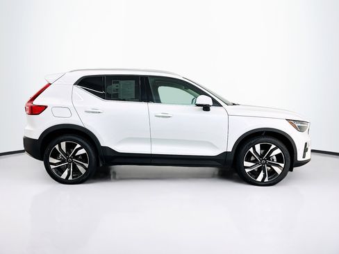 Used 2025 Volvo XC40 B5 Plus image 10