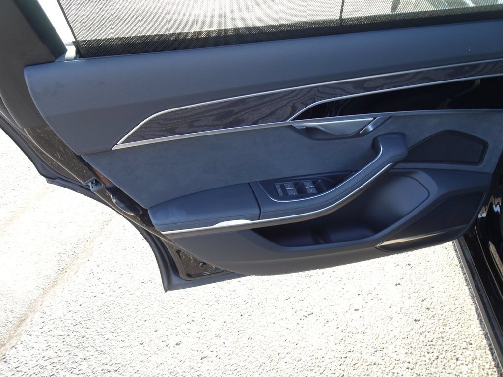 Used 2022 Audi A8 L 3.0T AWD/4WD image 17
