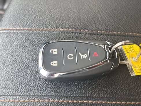Used 2021 Chevrolet Traverse RS FWD image 32
