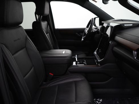 Used 2025 GMC Yukon XL Denali image 12
