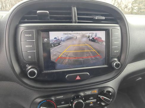 Used 2022 Kia Soul LX image 13