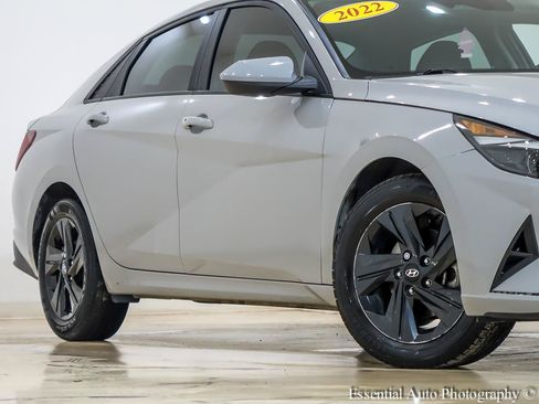 Used 2022 Hyundai Elantra SEL FWD image 4