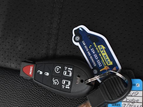 Used 2019 Dodge Grand Caravan SXT image 25