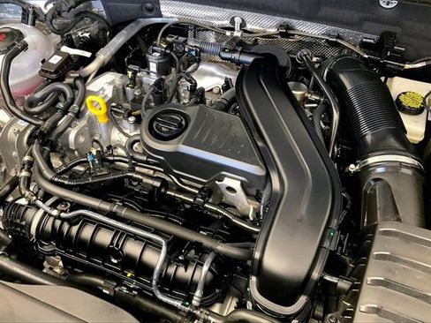 Used 2024 Volkswagen Taos SE image 31