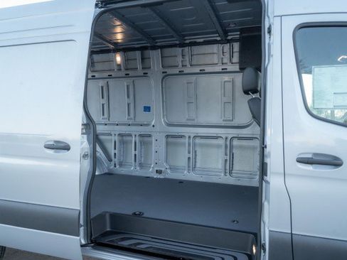 Used 2025 Mercedes-Benz Sprinter 2500 image 10