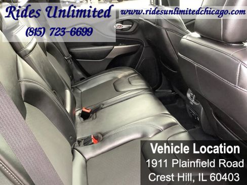 Used 2019 Jeep Cherokee Latitude Plus w/ Comfort/Convenience Group FWD image 37