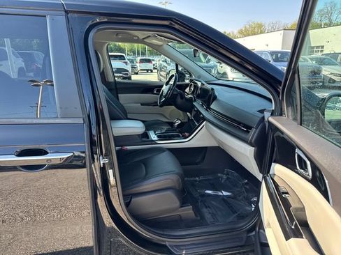 Used 2022 Kia Carnival EX FWD image 10