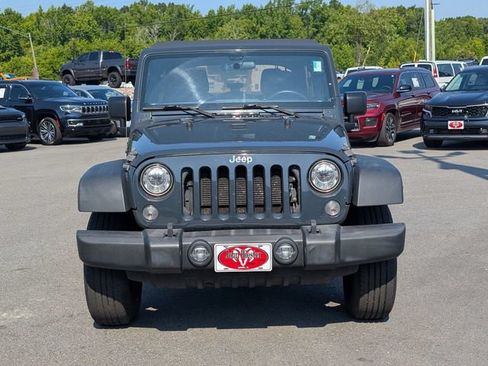 Used 2018 Jeep Wrangler Unlimited Sport w/ Connectivity Group AWD/4WD image 3