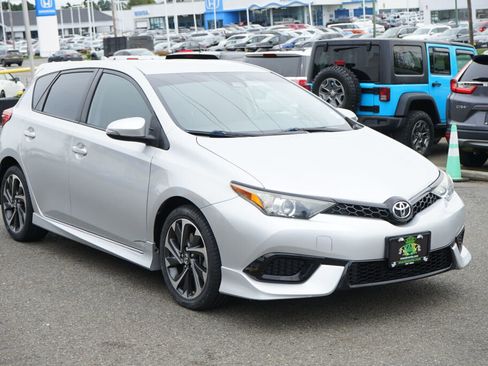Used 2017 Toyota Corolla iM image 7