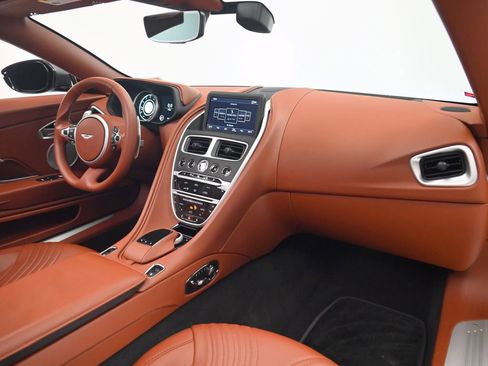Used 2019 Aston Martin DB11 Volante RWD image 13