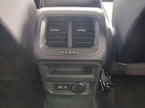 Used 2021 Volkswagen Tiguan SE FWD image 9
