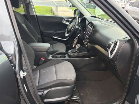 Used 2024 Kia Soul LX w/ Option Group 015 FWD image 13