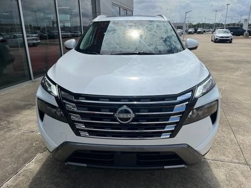 Certified 2025 Nissan Rogue SL w/ Tech Package AWD/4WD image 6