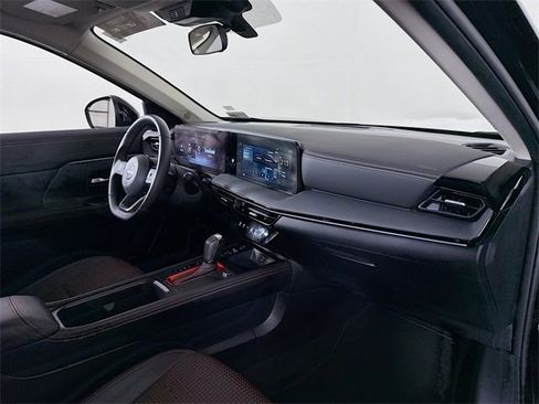 Certified 2025 Nissan Kicks SR image 26