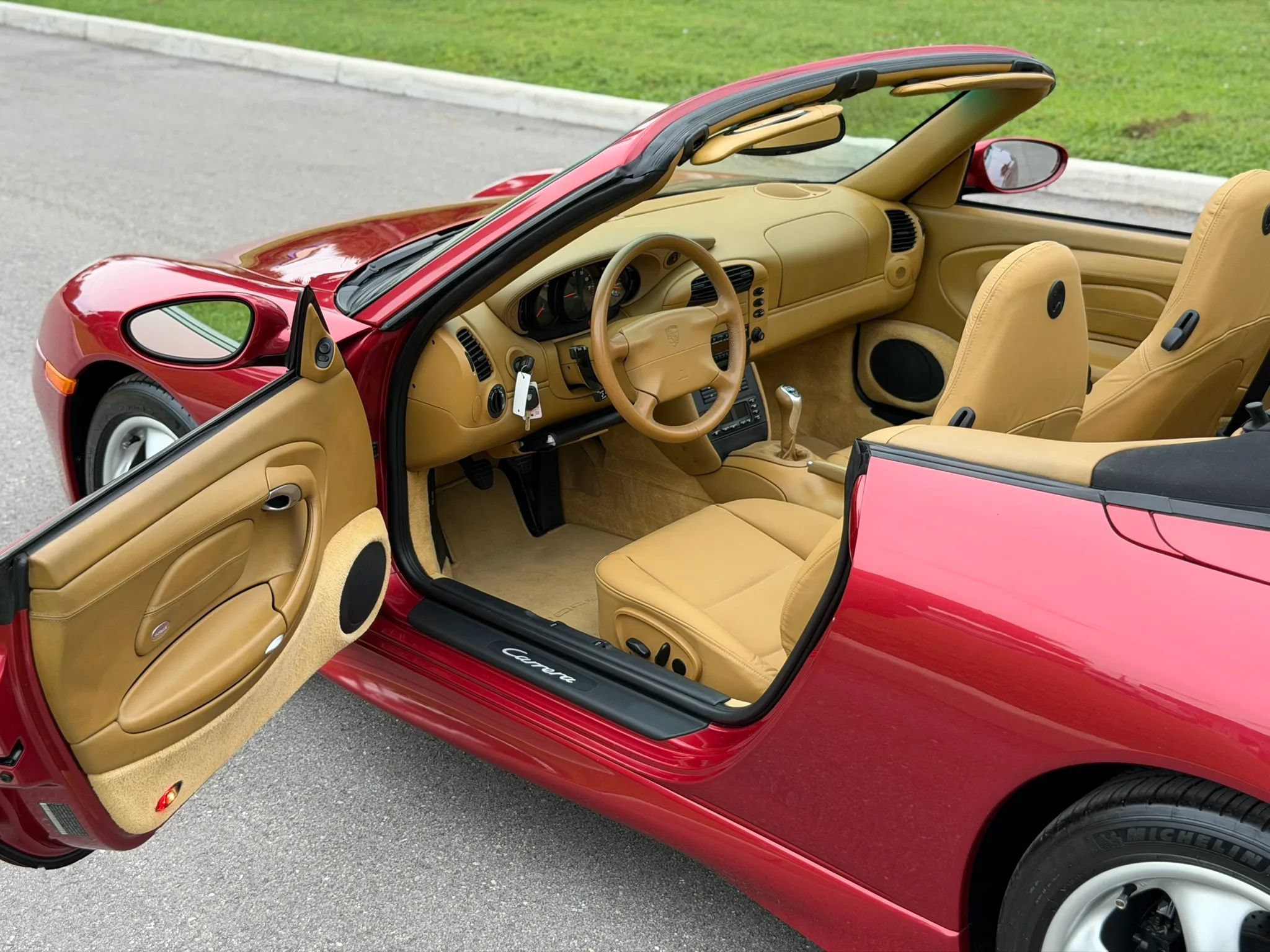 Used 2001 Porsche 911 Cabriolet image 27