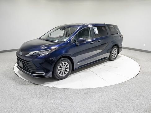 Used 2021 Toyota Sienna XLE AWD/4WD image 35
