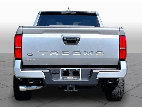 Certified 2025 Toyota Tacoma SR5 AWD/4WD image 5