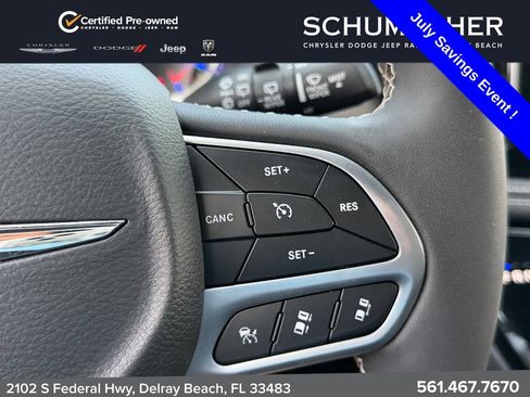 Used 2025 Chrysler Pacifica Select FWD image 25
