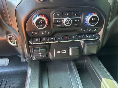 Used 2022 GMC Sierra 3500 Denali w/ Denali Ultimate Package image 19