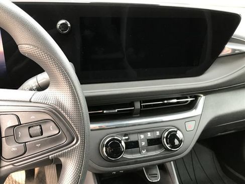 Used 2025 Buick Envista Preferred FWD image 7
