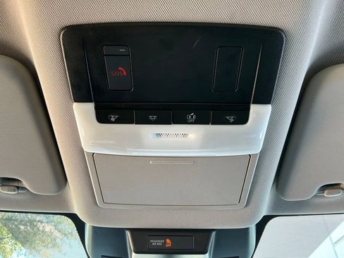 Used 2025 Nissan Rogue SV FWD image 17