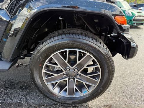 Used 2022 Jeep Wrangler Unlimited Sahara image 36