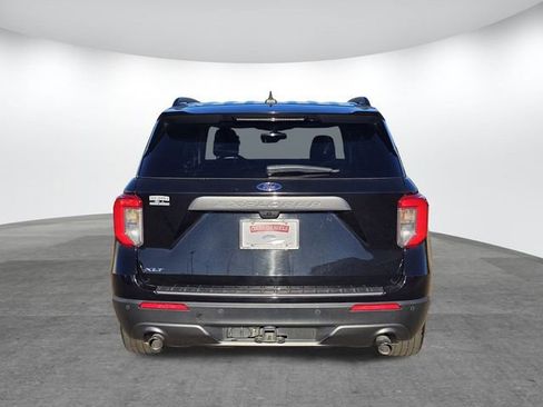 Used 2021 Ford Explorer XLT w/ Equipment Group 202A image 5