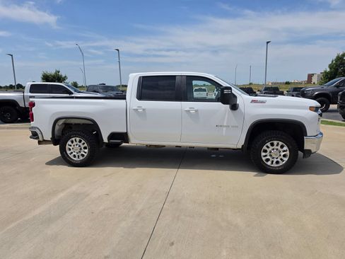 Used 2023 Chevrolet Silverado 2500 LT AWD/4WD image 6