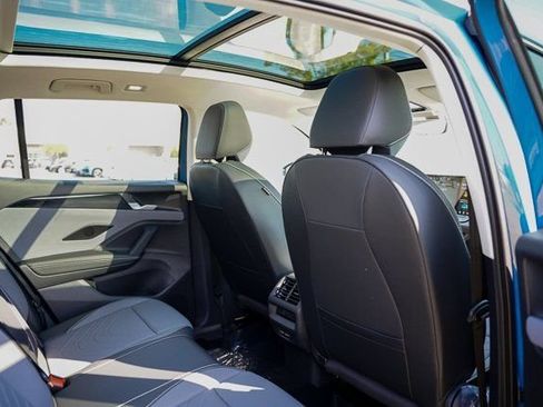 New 2025 Volkswagen Tiguan SE image 35