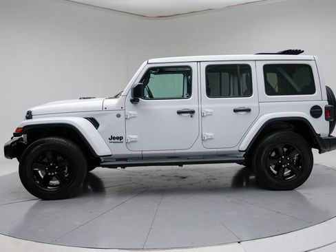 Used 2019 Jeep Wrangler Unlimited Sahara AWD/4WD image 2