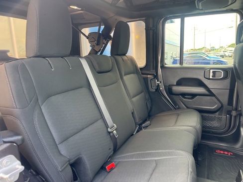 Used 2018 Jeep Wrangler Unlimited Sahara image 24