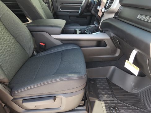 New 2026 RAM 2500 Big Horn AWD/4WD image 12