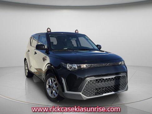Used 2023 Kia Soul LX w/ LX Technology Package FWD image 4