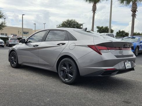 Used 2023 Hyundai Elantra SEL FWD image 4