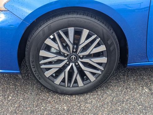 Used 2025 Nissan Altima 2.5 SV image 10