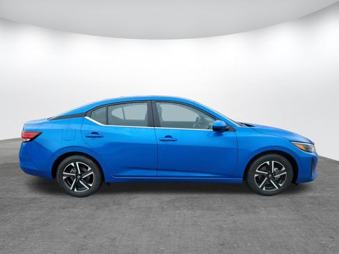 Used 2025 Nissan Sentra SV FWD image 4