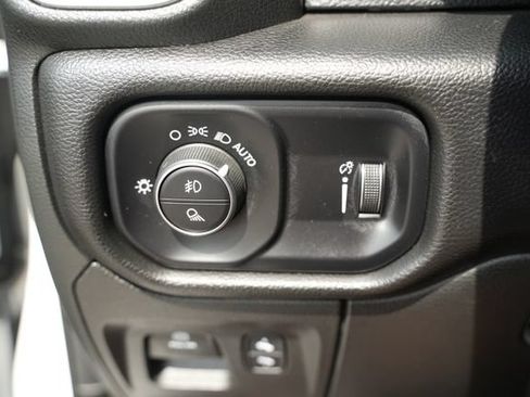 Used 2022 RAM 1500 Big Horn AWD/4WD image 32