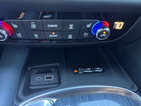 Used 2022 Buick Enclave Premium image 31