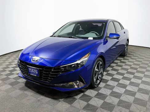 Used 2021 Hyundai Elantra SEL w/ Convenience + Premium Package FWD image 3