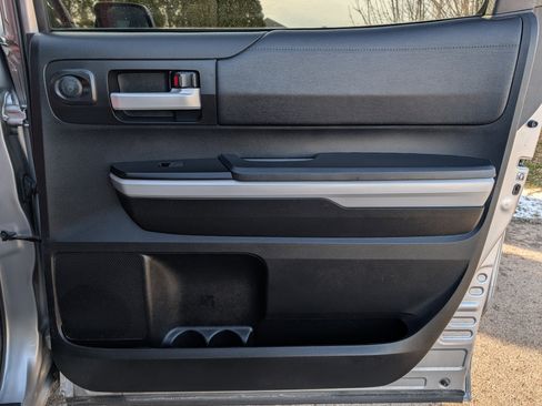 Used 2019 Toyota Tundra SR5 w/ Convenience Package image 32